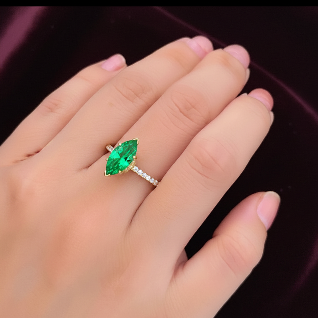 R012 Anillo plata  Esmeralda sintetica enchapado en ORO