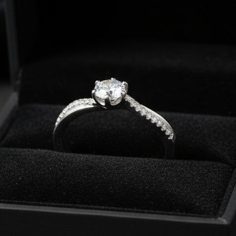 R072 Anillo plata